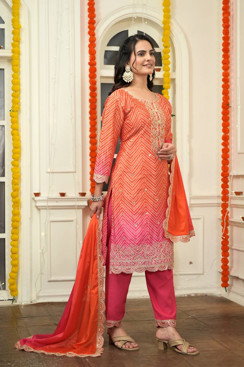 सीक्वेंस एम्ब्रॉयडरी वर्क के साथ पार्टी वियर सूट सेट