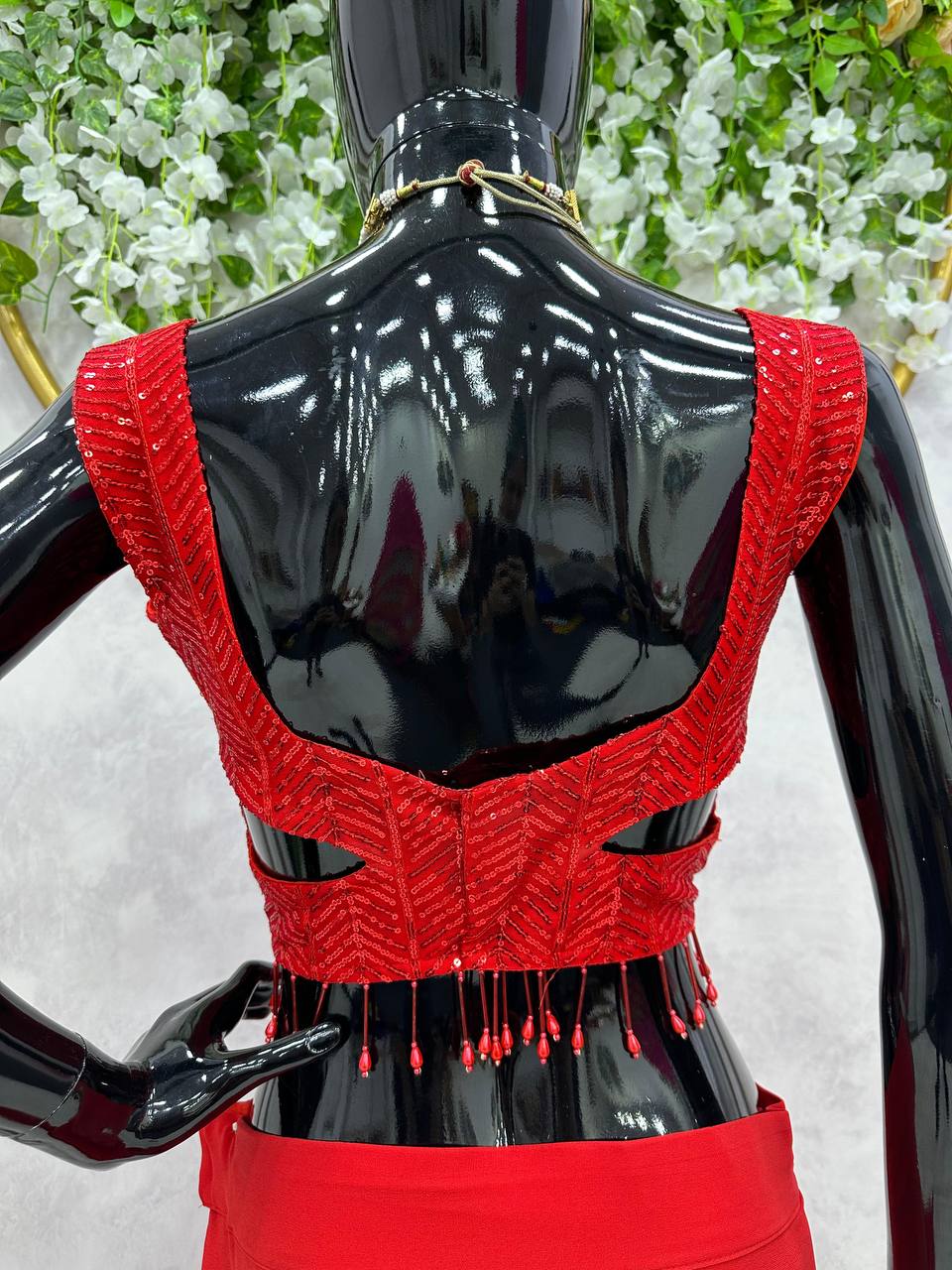 पार्टी वियर लुक के लिए खूबसूरत रेडी टू वियर लहंगा साड़ी