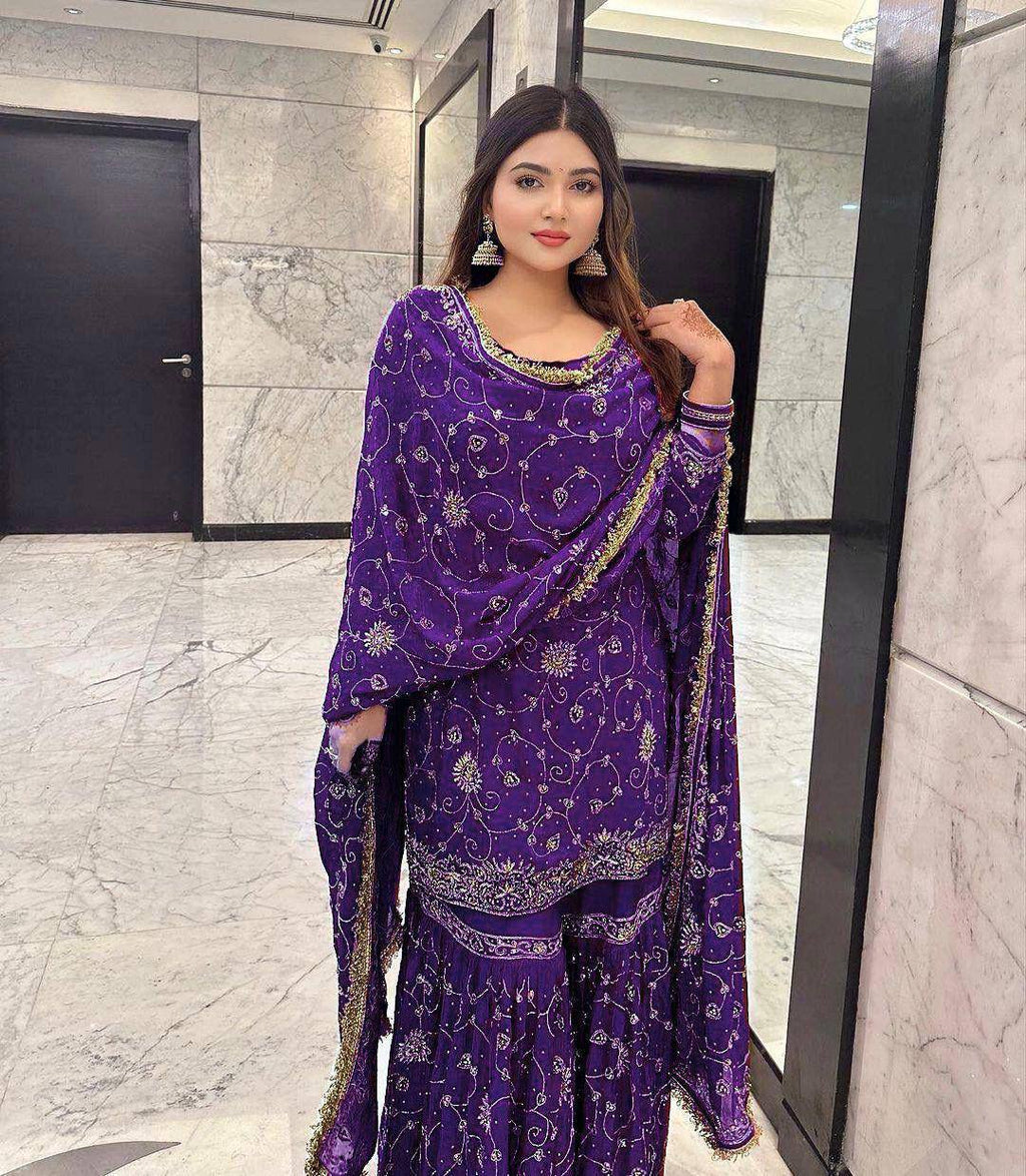 पार्टी वियर लुक: दुपट्टे के साथ टॉप और बॉटम में खूबसूरत दिखें