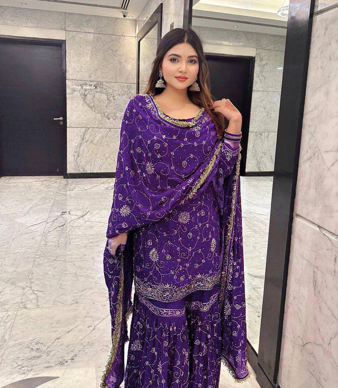 पार्टी वियर लुक: दुपट्टे के साथ टॉप और बॉटम में खूबसूरत दिखें