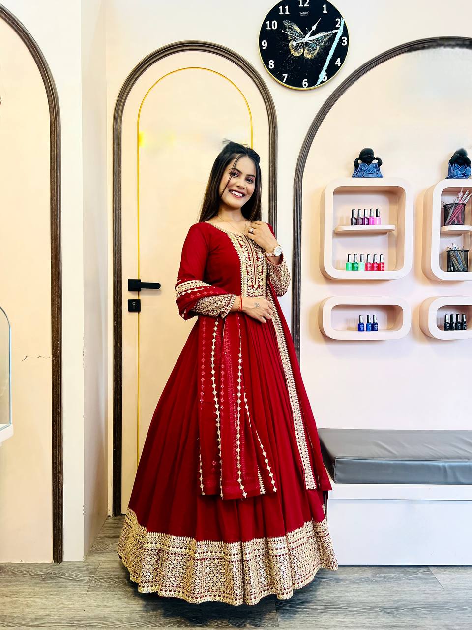 डिज़ाइनर पार्टी वियर अनारकली गाउन पेंट और खूबसूरत दुपट्टा