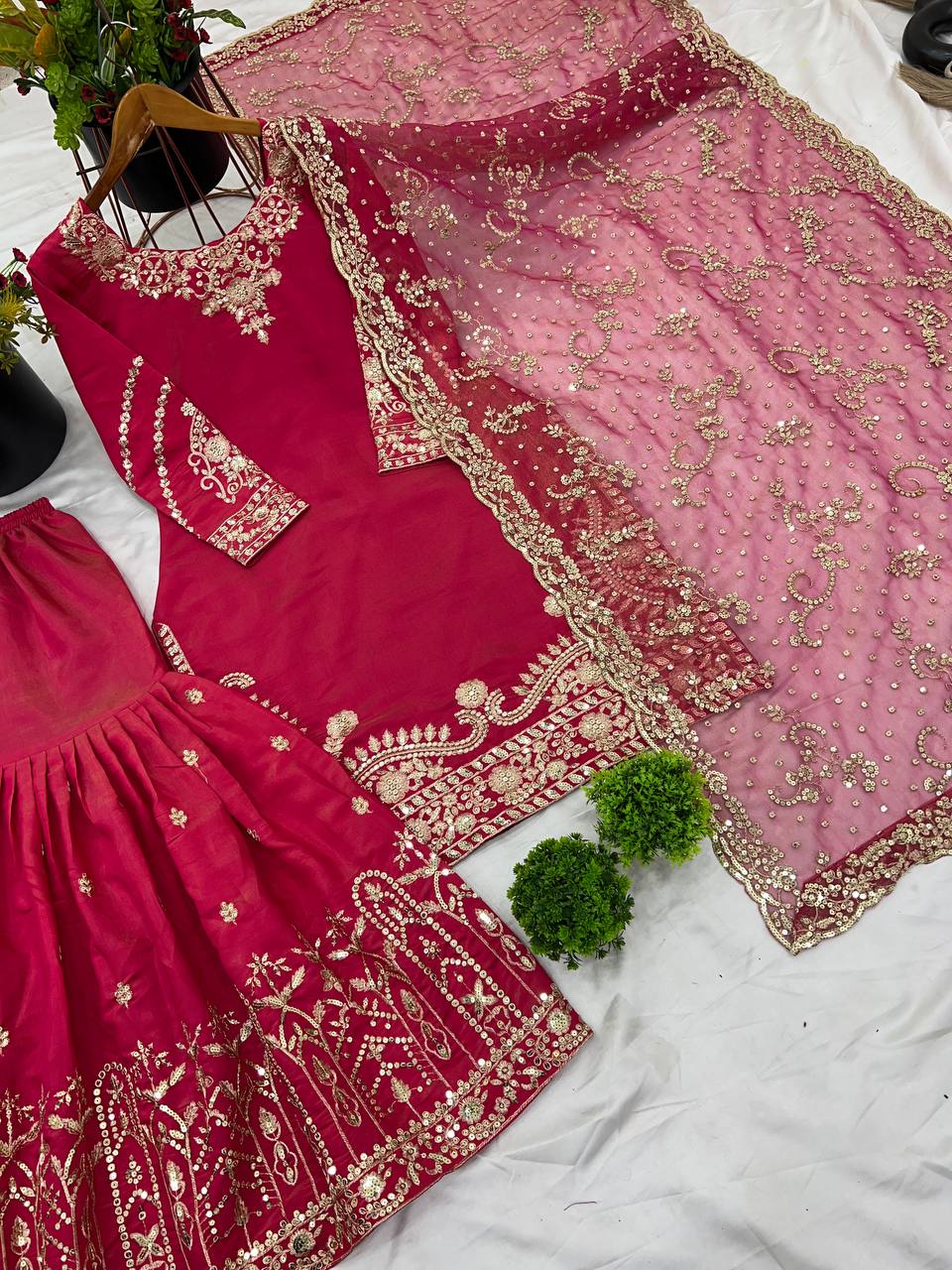 डिज़ाइनर पार्टी वियर लुक टॉप-प्लाज़ो और दुपट्टा हैवी एम्ब्रॉयडरी वर्क के साथ