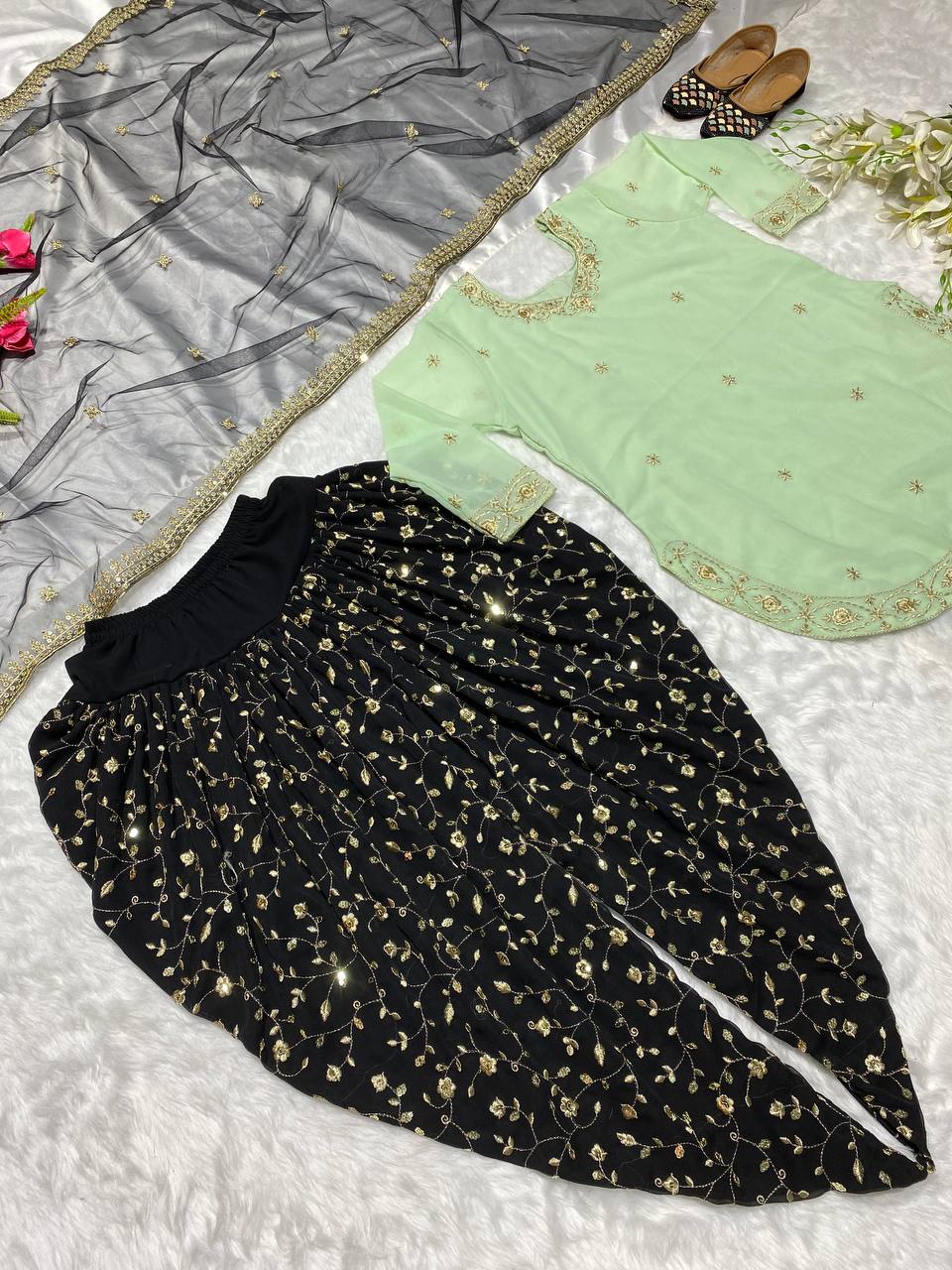 डिज़ाइनर पार्टी वियर लुक टॉप, धोती सलवार और दुपट्टा