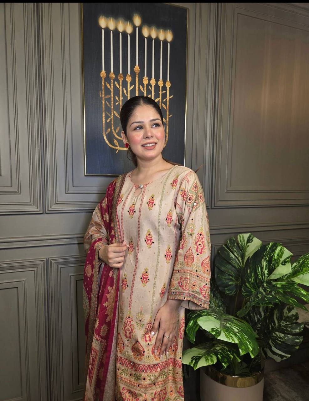 पार्टी वियर लुक: दुपट्टे के साथ टॉप और बॉटम में खूबसूरत दिखें