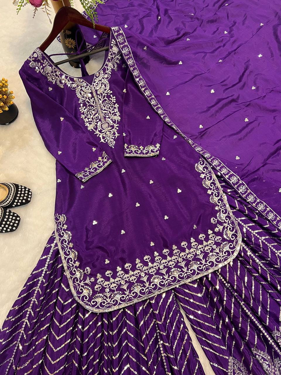 भारी कढ़ाई के काम के साथ पार्टी वियर टॉप बॉटम और दुपट्टा