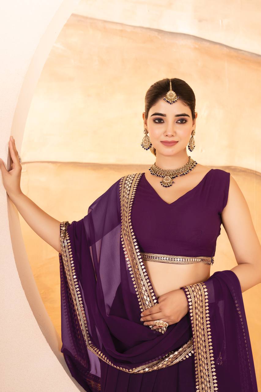 कढ़ाई वाले काम के साथ पार्टी वियर डिज़ाइनर लहंगा चोली