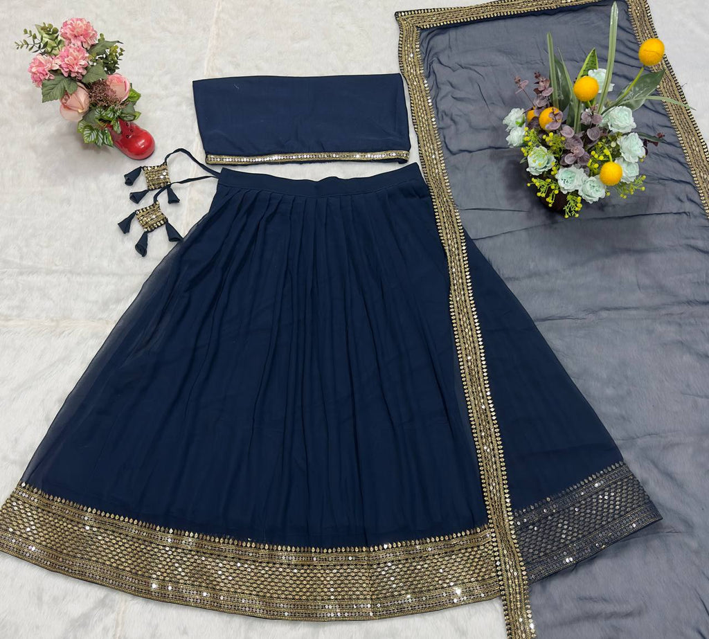 कढ़ाई वाले काम के साथ पार्टी वियर डिज़ाइनर लहंगा चोली