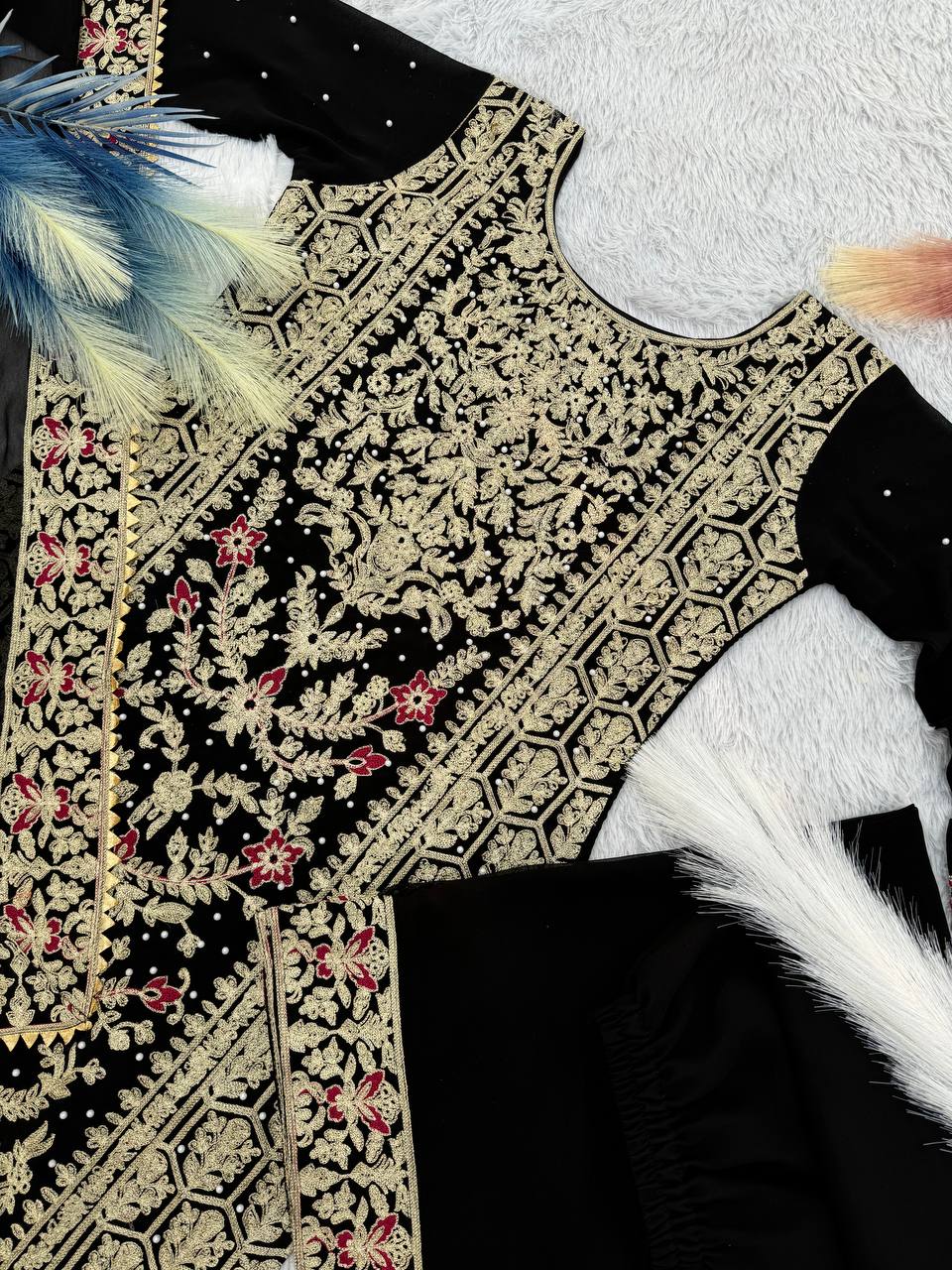 पार्टी वियर खूबसूरत टॉप-बॉटम और फैंसी दुपट्टा