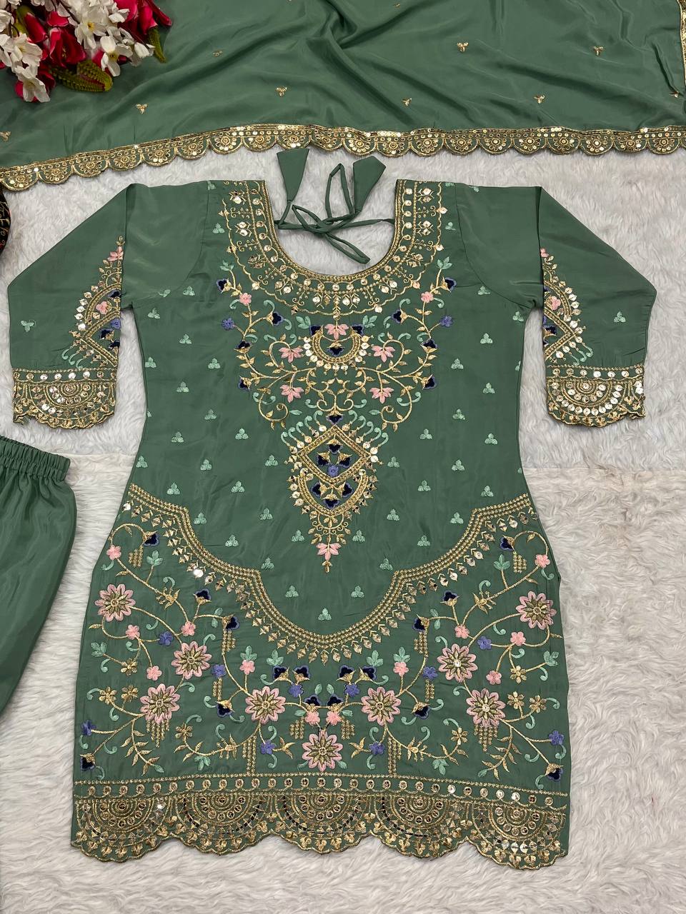 डिज़ाइनर पार्टी वियर लुक टॉप, शरारा प्लाज़ो और दुपट्टा