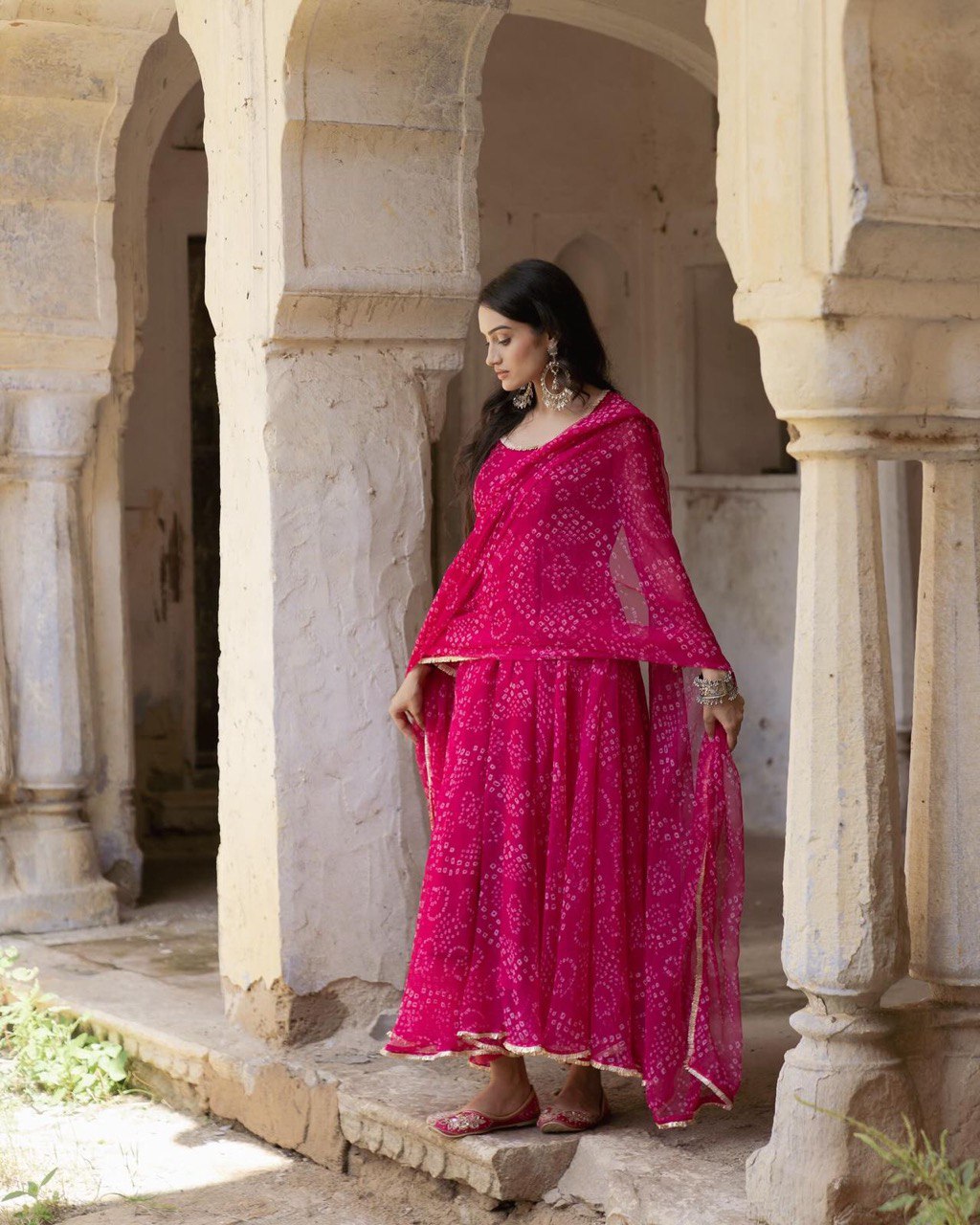 डिजिटल प्रिंटेड ऑर्गेंजा सिल्क अनारकली सूट बॉटम और दुपट्टे के साथ