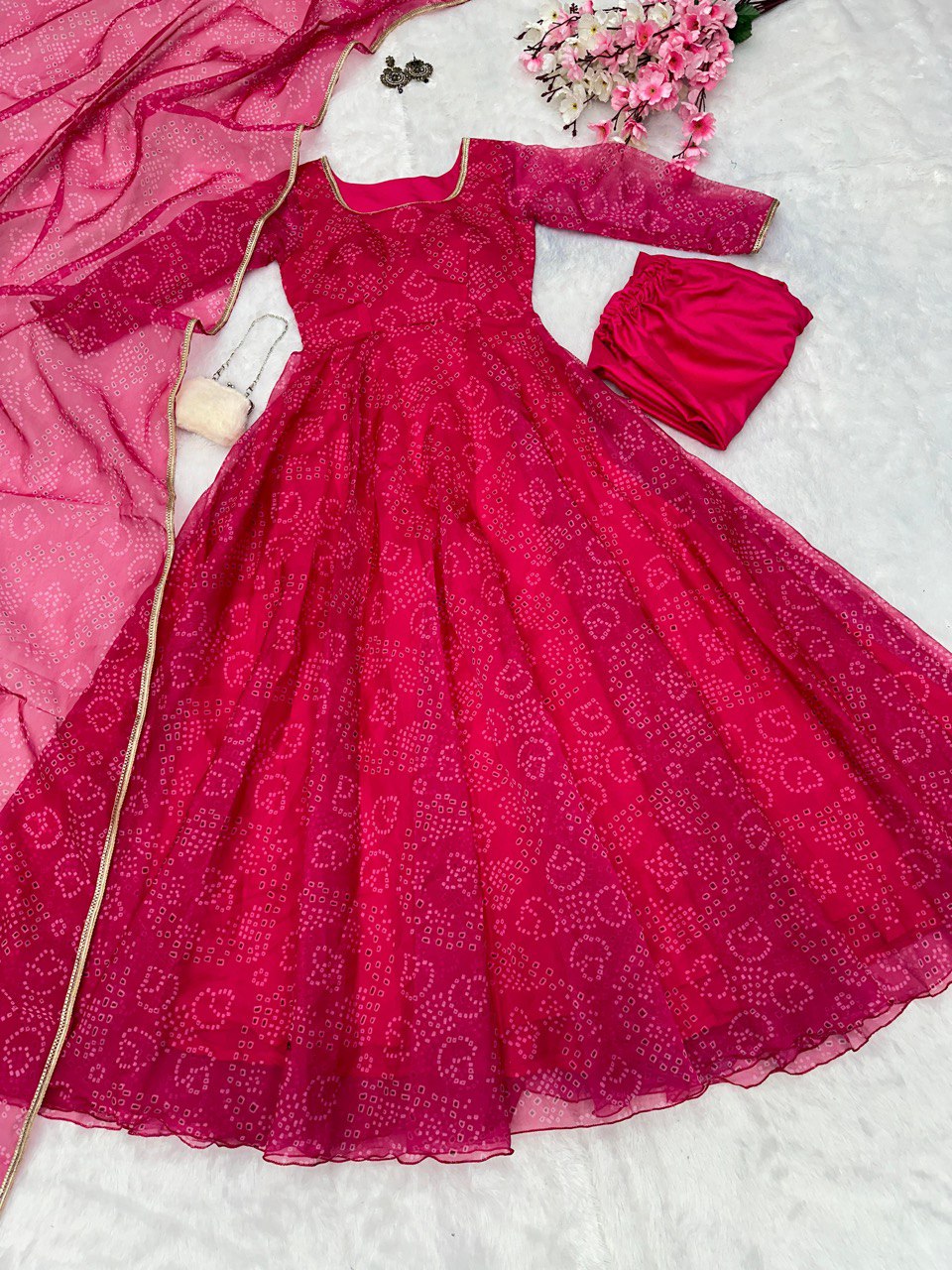 डिजिटल प्रिंटेड ऑर्गेंजा सिल्क अनारकली सूट बॉटम और दुपट्टे के साथ