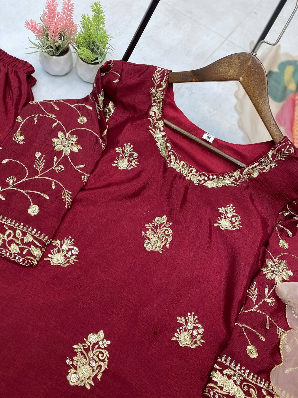 पार्टी वियर डिज़ाइनर टॉप बॉटम और खूबसूरत दुपट्टा