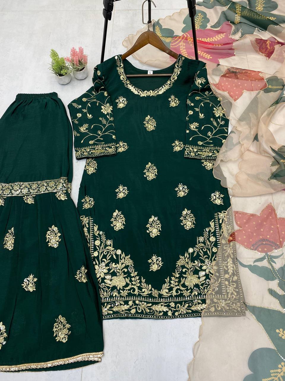 पार्टी वियर डिज़ाइनर टॉप बॉटम और खूबसूरत दुपट्टा