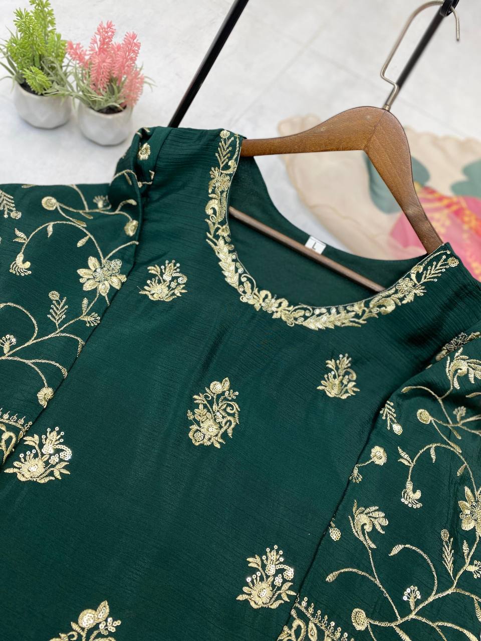 पार्टी वियर डिज़ाइनर टॉप बॉटम और खूबसूरत दुपट्टा