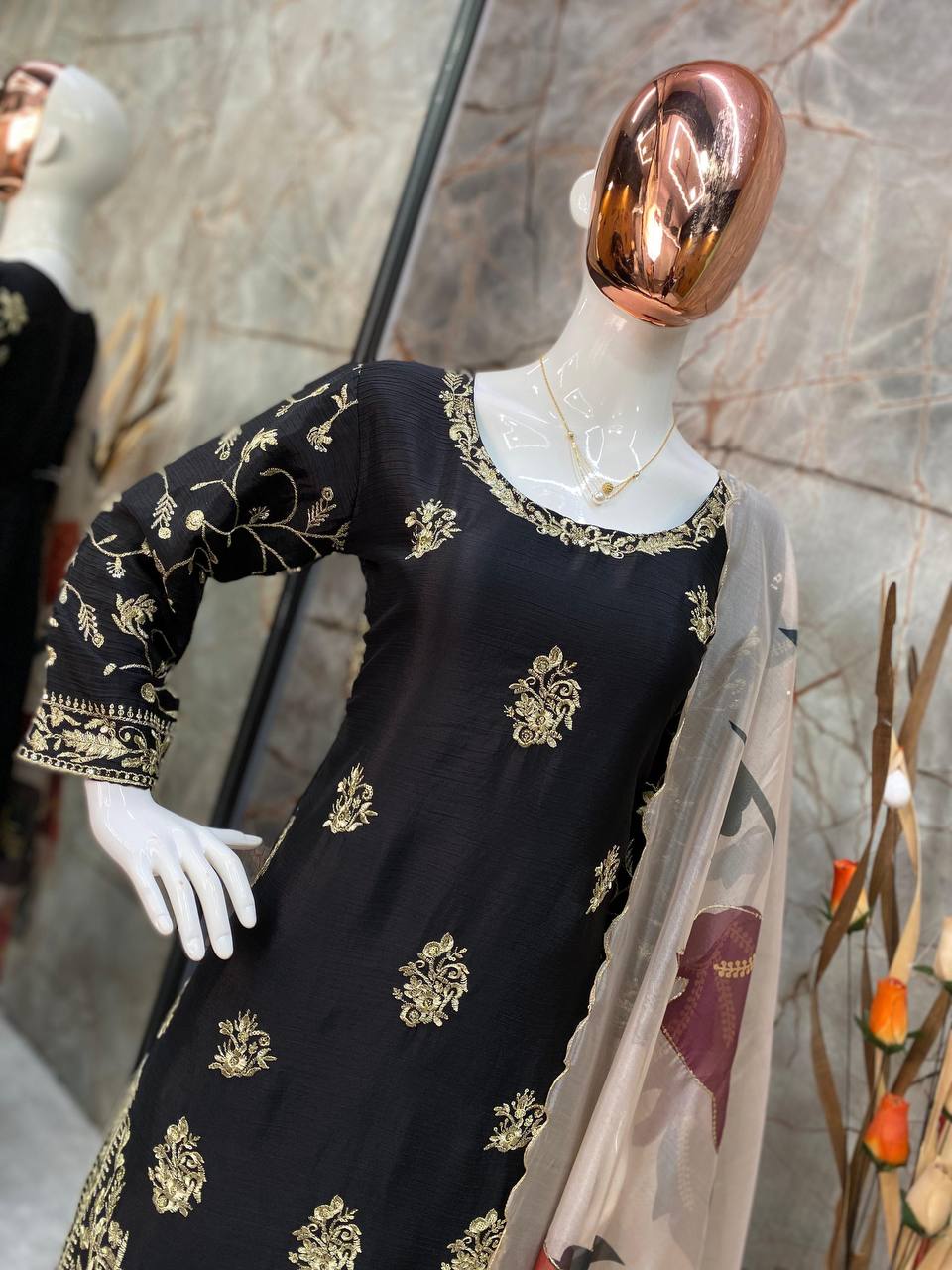 पार्टी वियर डिज़ाइनर टॉप बॉटम और खूबसूरत दुपट्टा