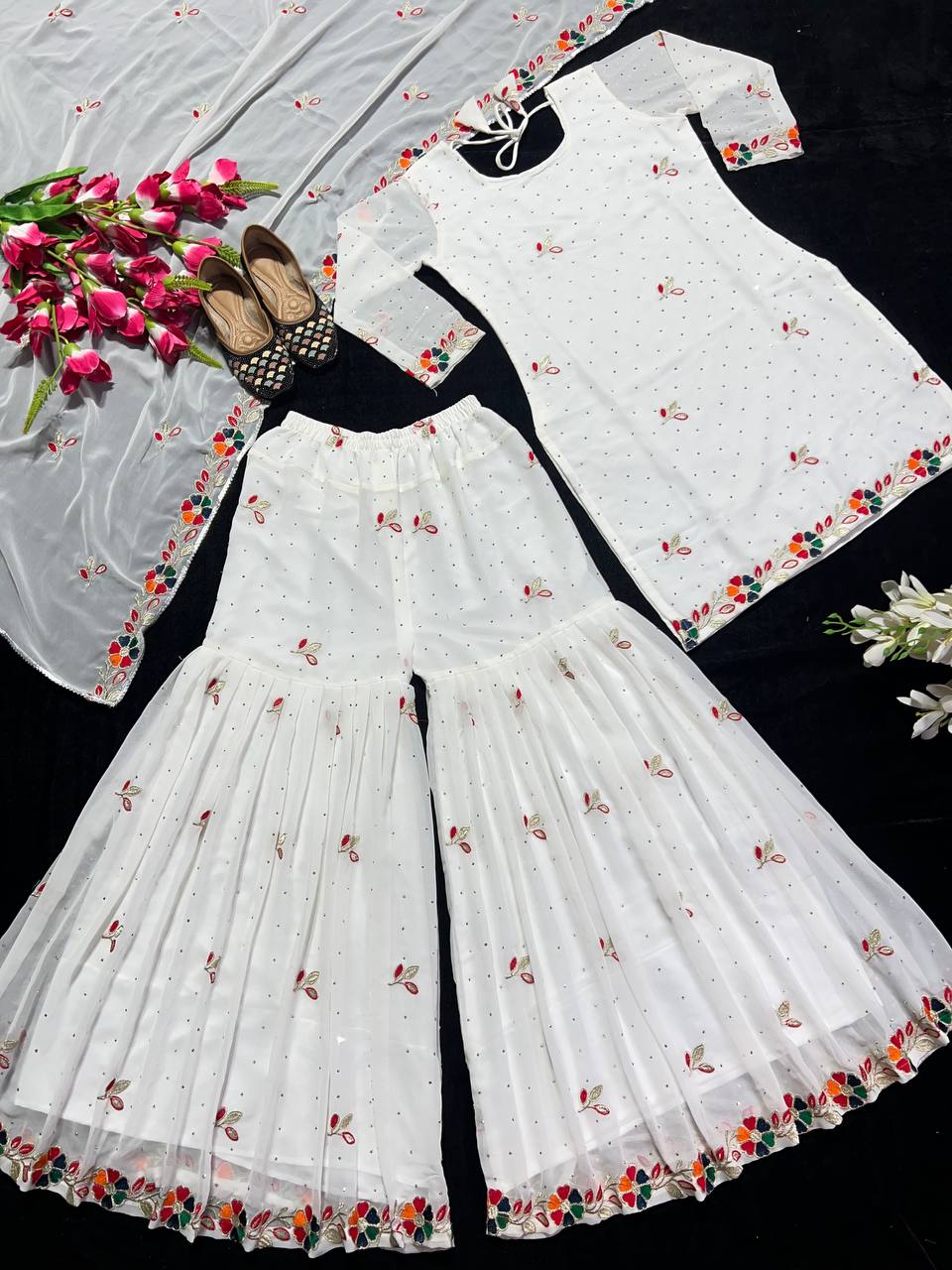 डिज़ाइनर पार्टी वियर लुक टॉप, शरारा प्लाज़ो और दुपट्टा