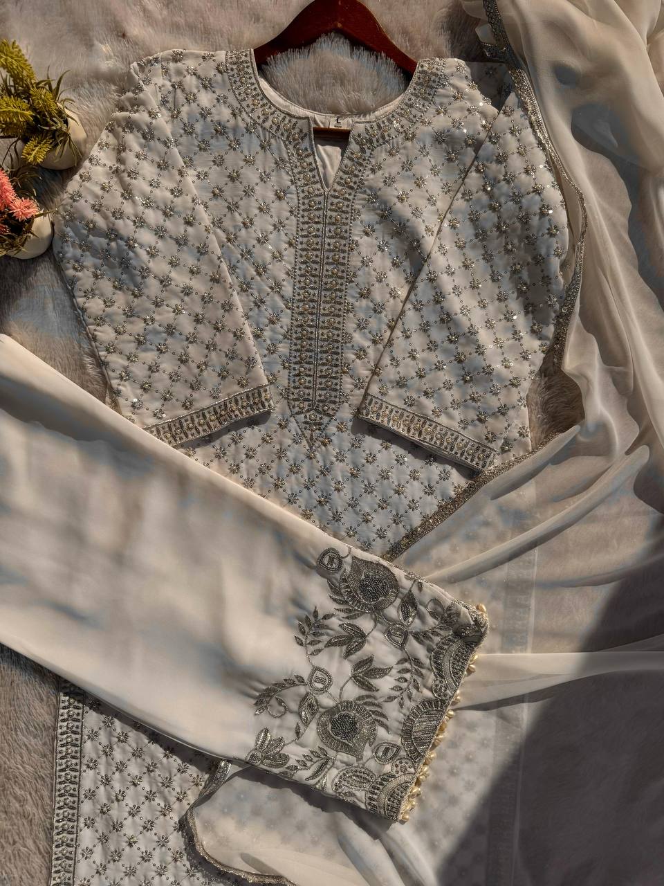 पार्टी वियर डिज़ाइनर टॉप और बॉटम दुपट्टे के साथ