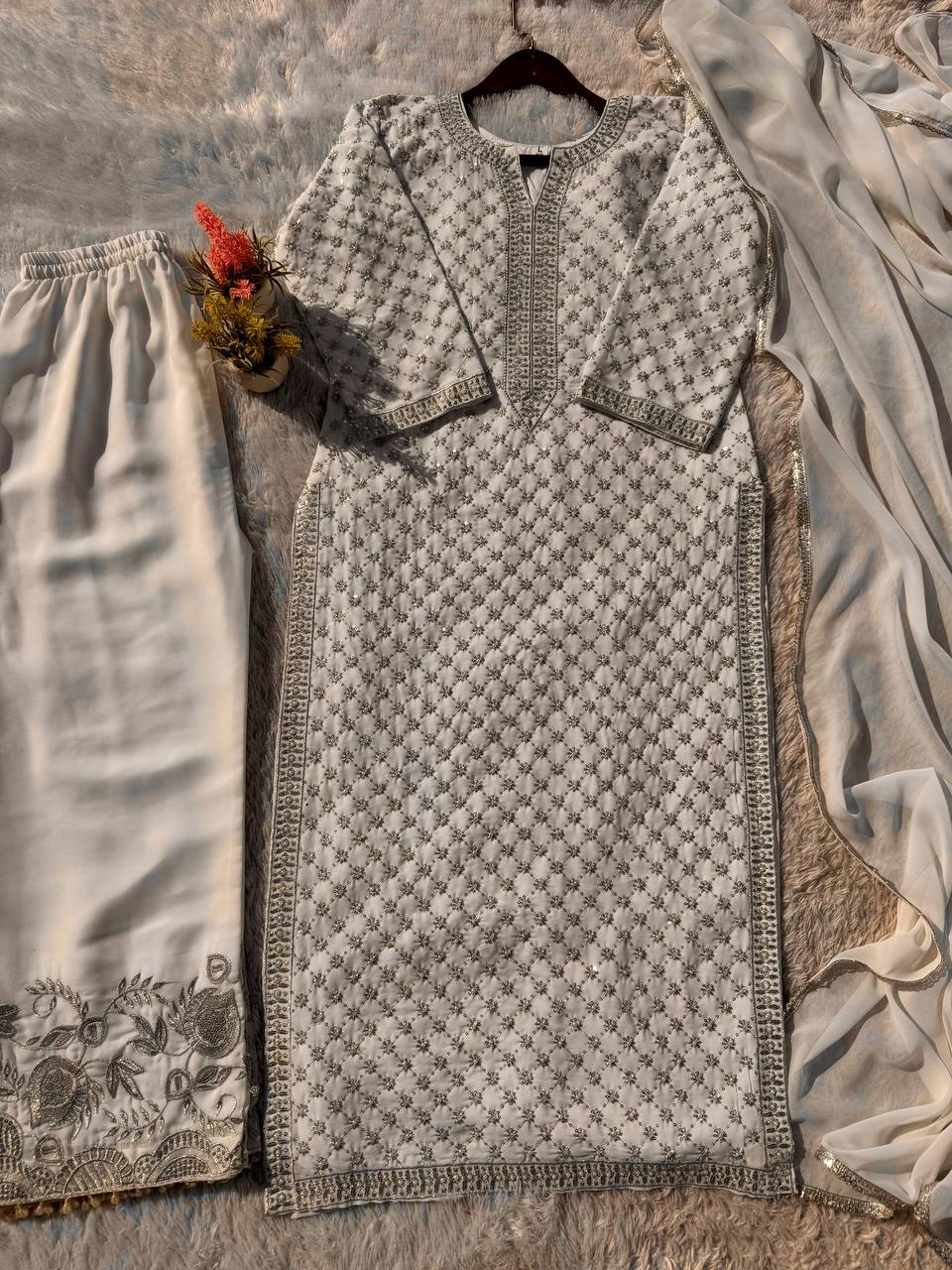 पार्टी वियर डिज़ाइनर टॉप और बॉटम दुपट्टे के साथ