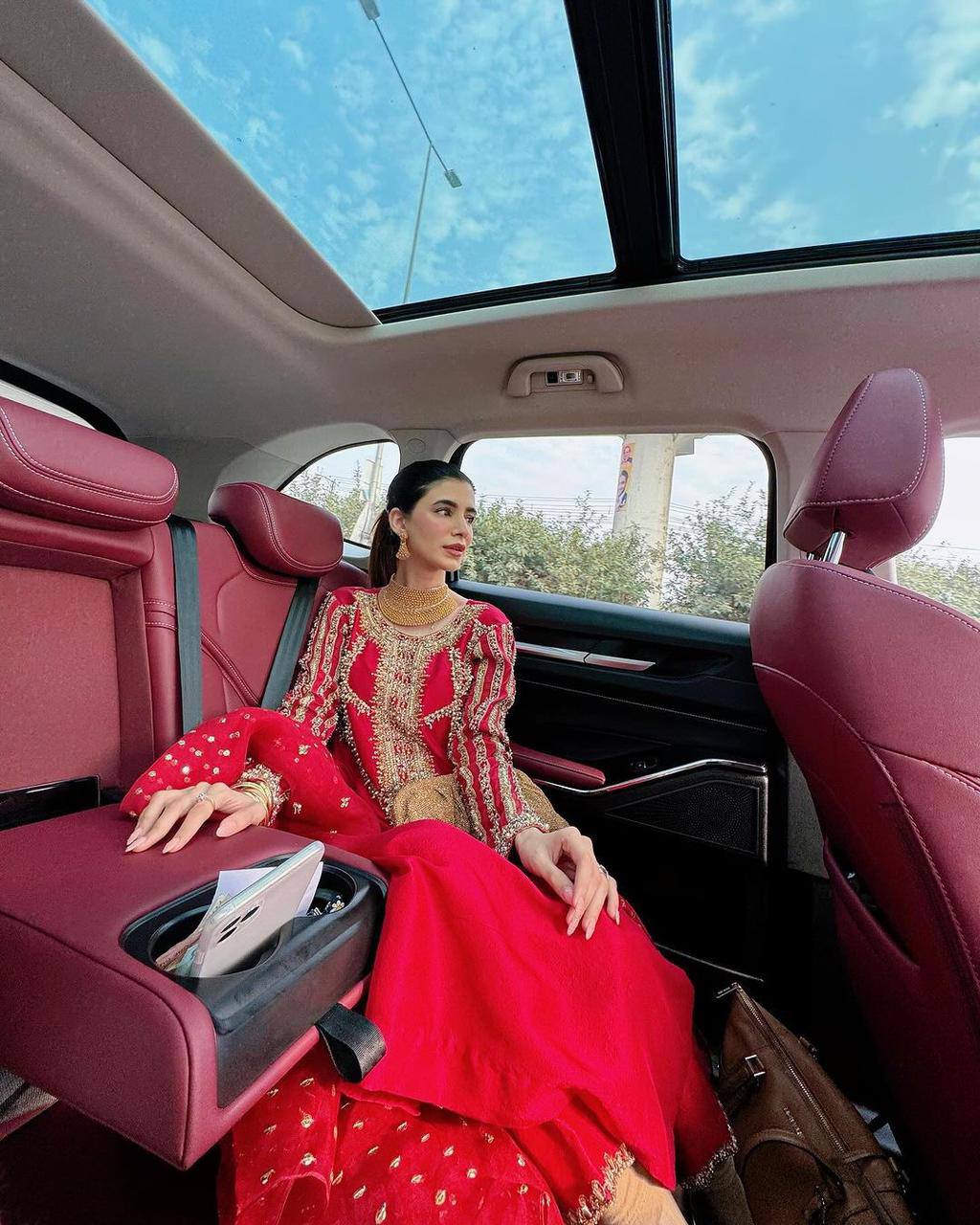 पार्टी वियर लुक डिज़ाइनर टॉप और बॉटम दुपट्टे के साथ