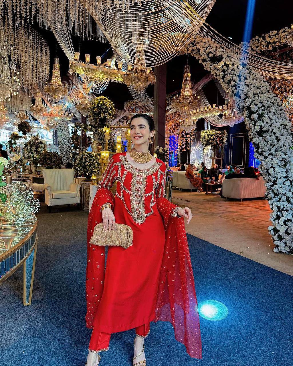 पार्टी वियर लुक डिज़ाइनर टॉप और बॉटम दुपट्टे के साथ