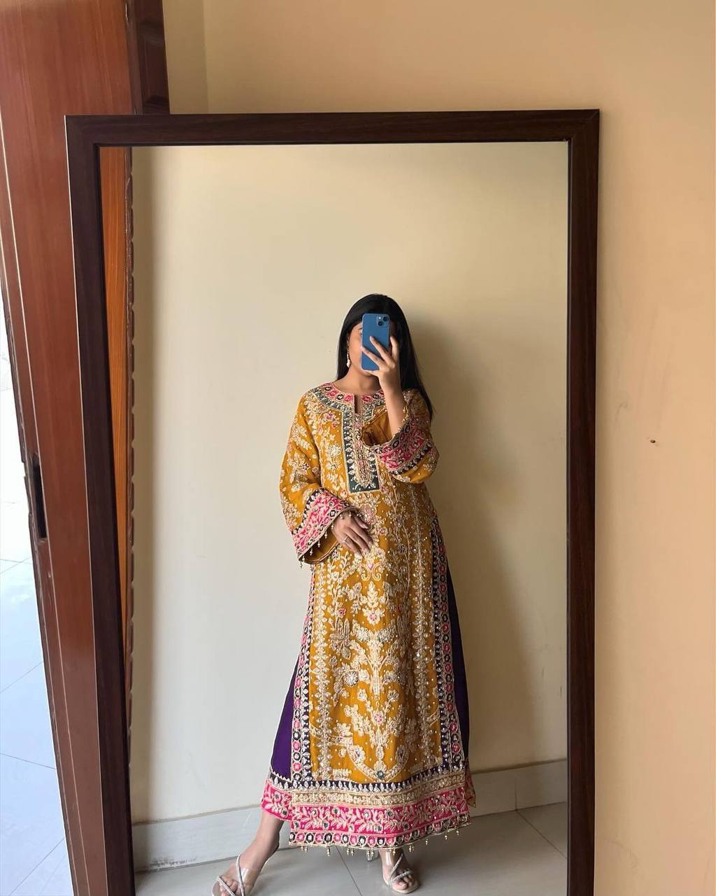 पार्टी वियर लुक डिज़ाइनर टॉप और बॉटम दुपट्टे के साथ