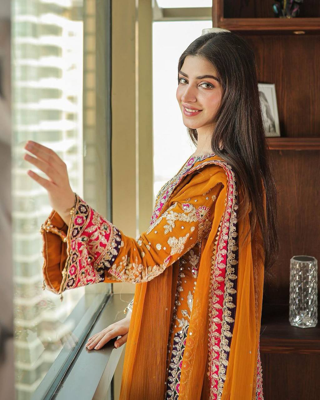 पार्टी वियर लुक डिज़ाइनर टॉप और बॉटम दुपट्टे के साथ