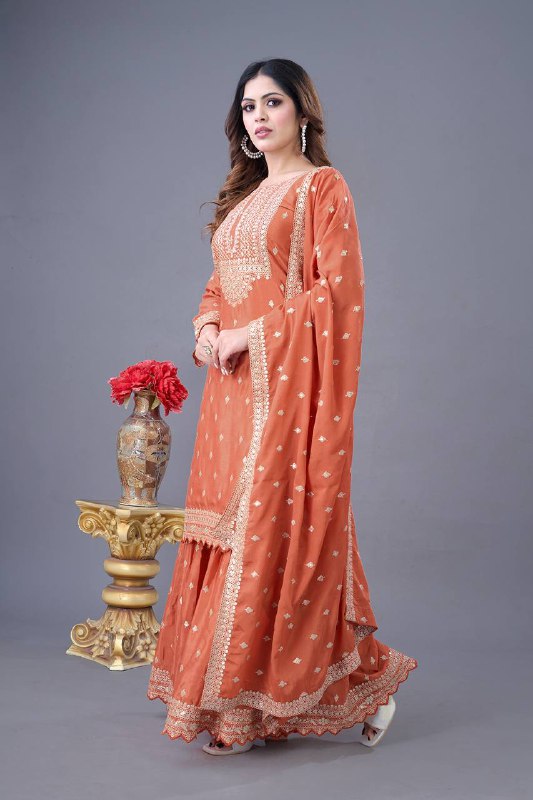 डिज़ाइनर पार्टी वियर लुक फैंसी टॉप-दुपट्टा और पूरी तरह से सिला हुआ शरारा