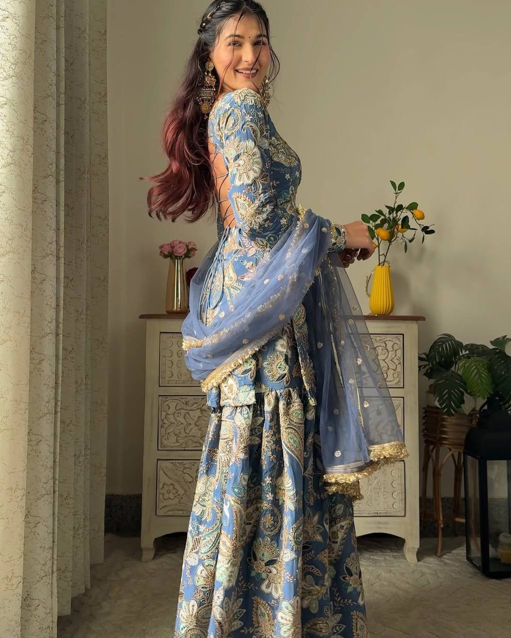 पार्टी वियर डिज़ाइनर टॉप और बॉटम फैंसी दुपट्टे के साथ