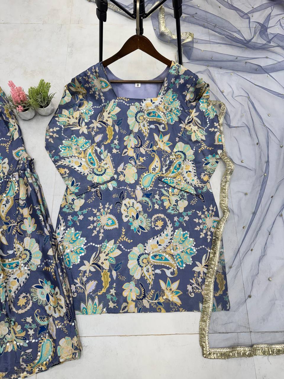 पार्टी वियर डिज़ाइनर टॉप और बॉटम फैंसी दुपट्टे के साथ