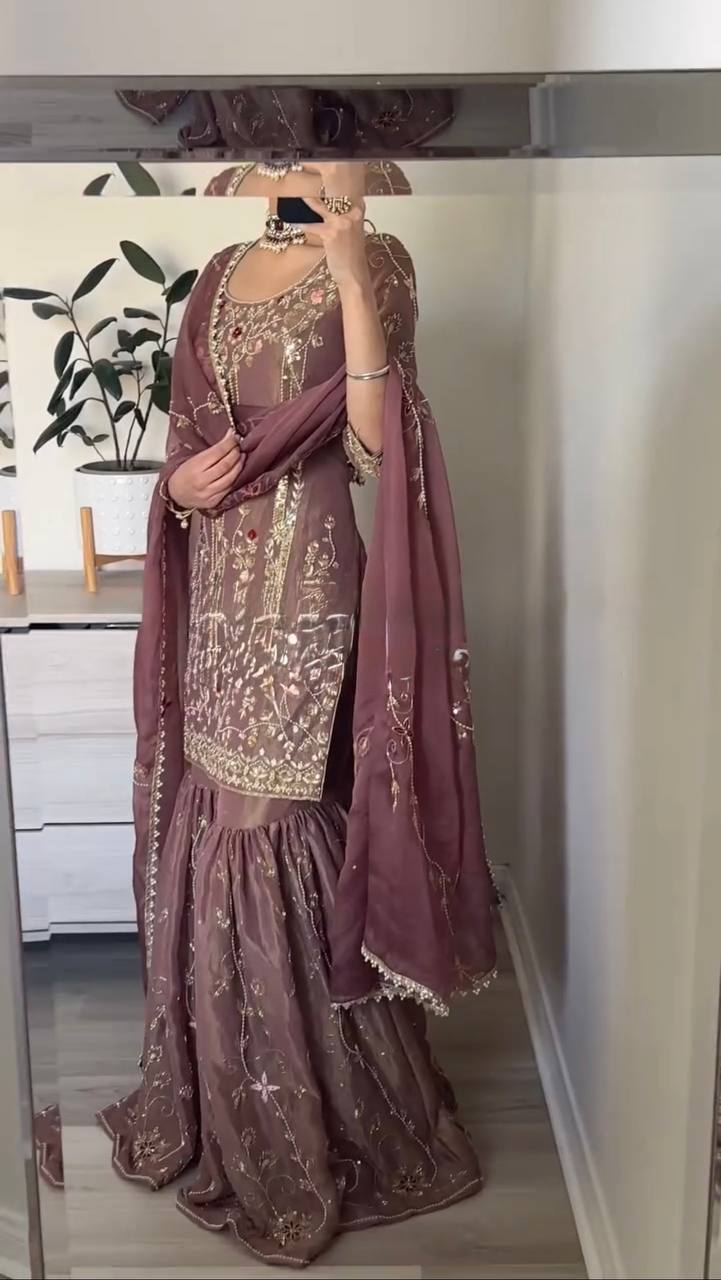 डिज़ाइनर पार्टी वियर टॉप-प्लाज़ो और दुपट्टा भारी कढ़ाई के काम के साथ