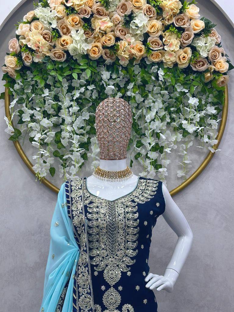 कोडिंग और सीक्वेंस वर्क के साथ पार्टी वियर सूट सेट