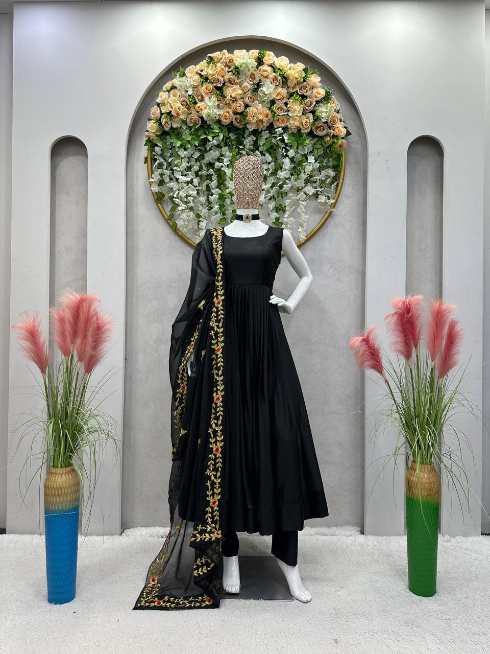 पार्टी वियर लुक खूबसूरत टॉप-बॉटम और दुपट्टा