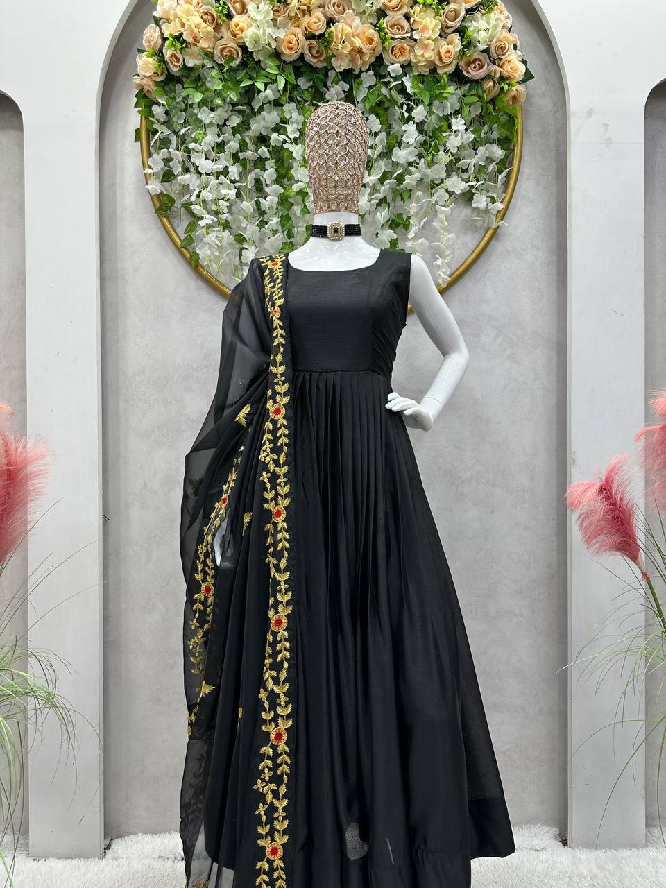 पार्टी वियर लुक खूबसूरत टॉप-बॉटम और दुपट्टा