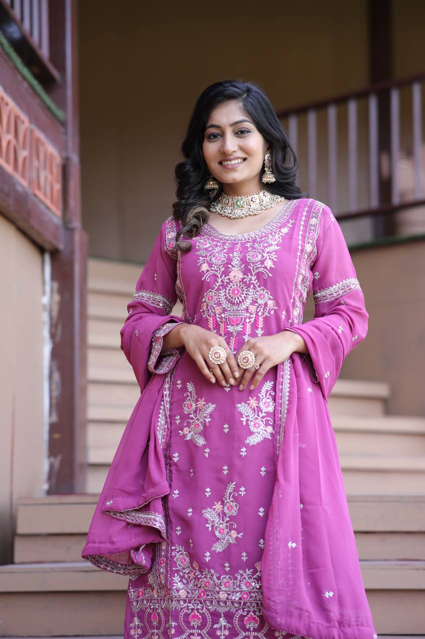 पार्टी वियर कुर्ती प्लाज़ो बॉर्डर पर कढ़ाई वर्क लेस के साथ