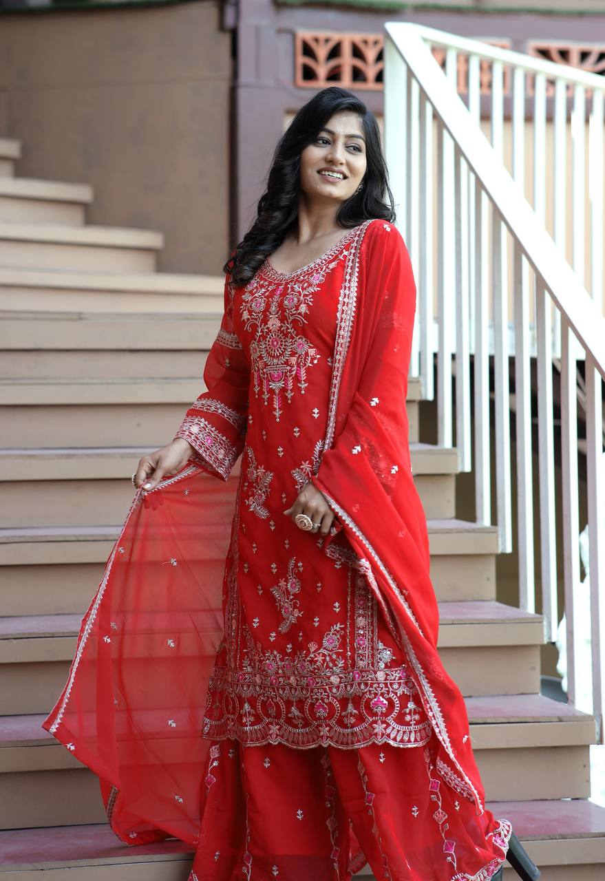 पार्टी वियर कुर्ती प्लाज़ो बॉर्डर पर कढ़ाई वर्क लेस के साथ