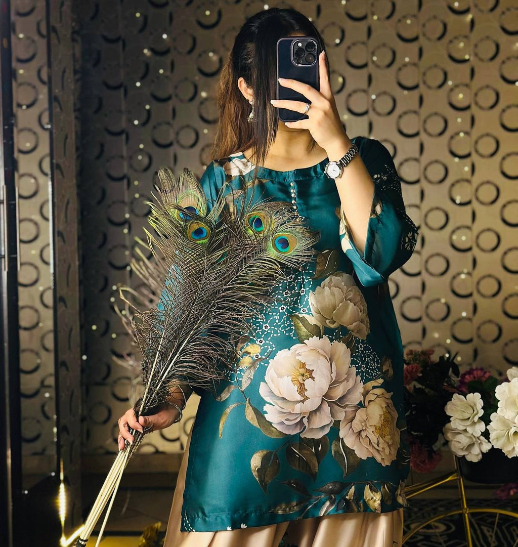 डिजिटल प्रिंट के साथ डिज़ाइनर पार्टी वियर लुक टॉप-बॉटम और दुपट्टा