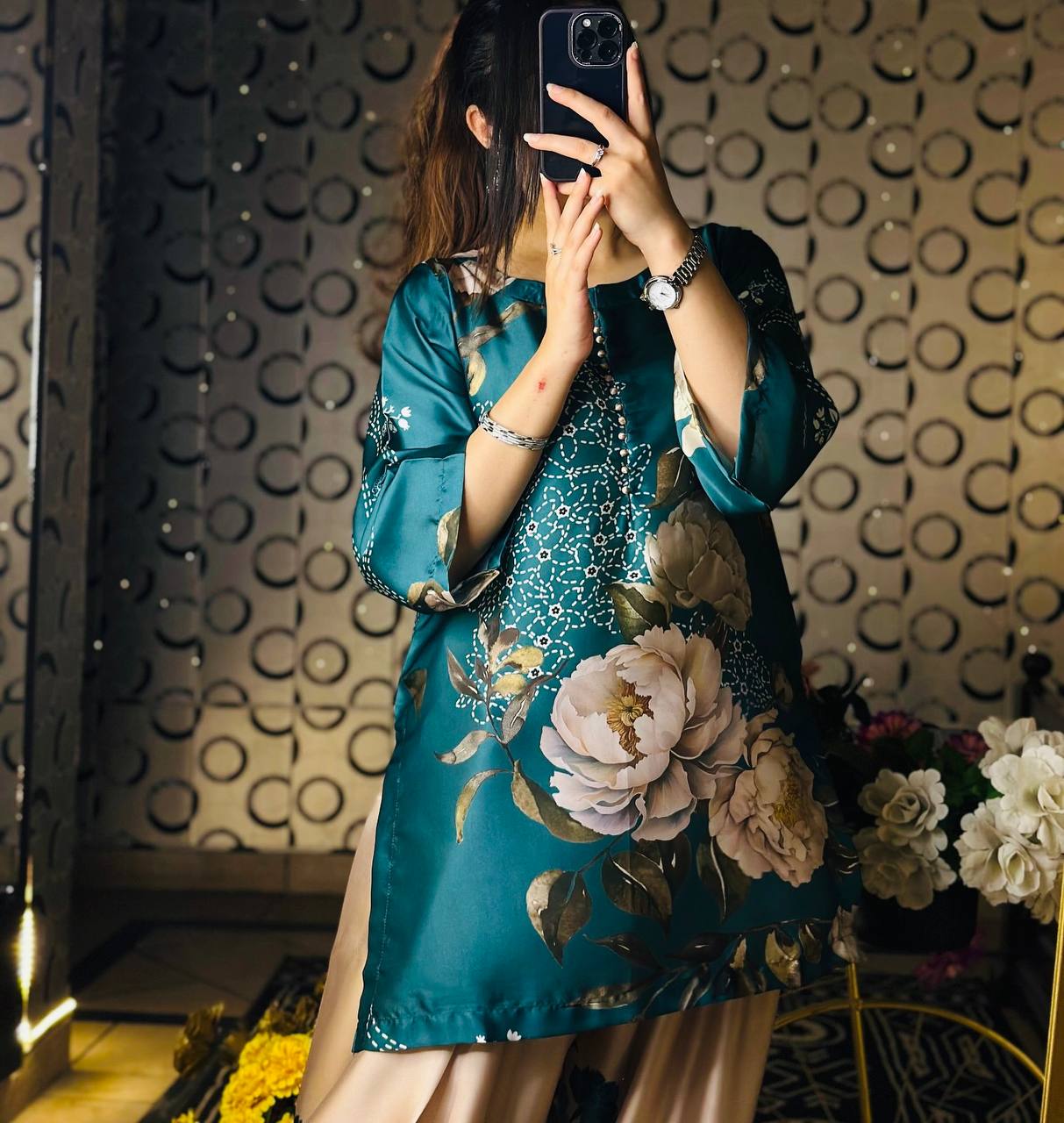 डिजिटल प्रिंट के साथ डिज़ाइनर पार्टी वियर लुक टॉप-बॉटम और दुपट्टा