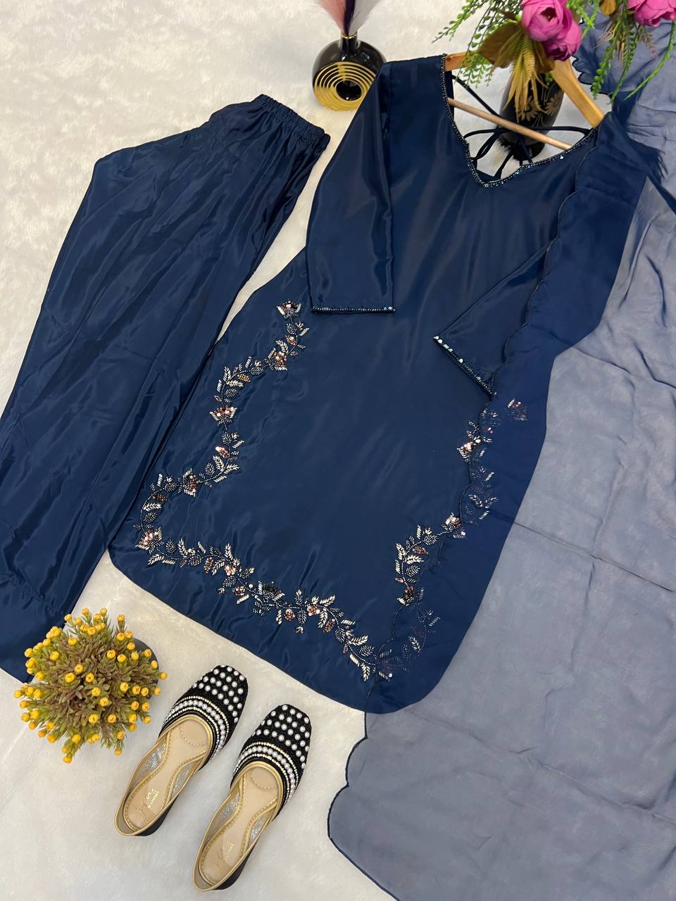 डिज़ाइनर पार्टी वियर लुक टॉप विद बॉटम और दुपट्टा