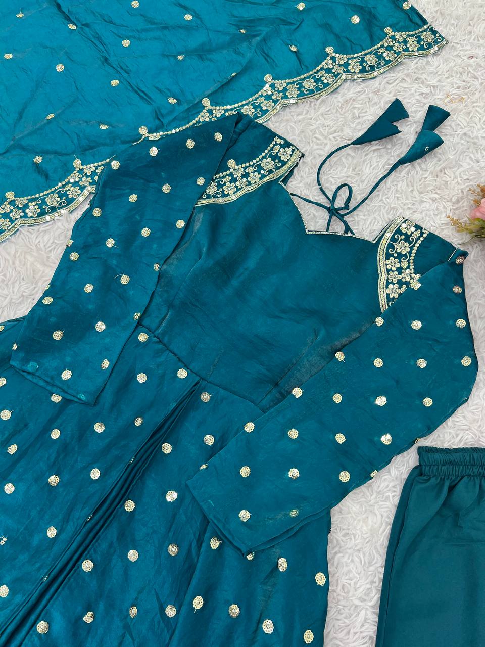 डिज़ाइनर पार्टी वियर लुक गाउन-दुपट्टा और बॉटम