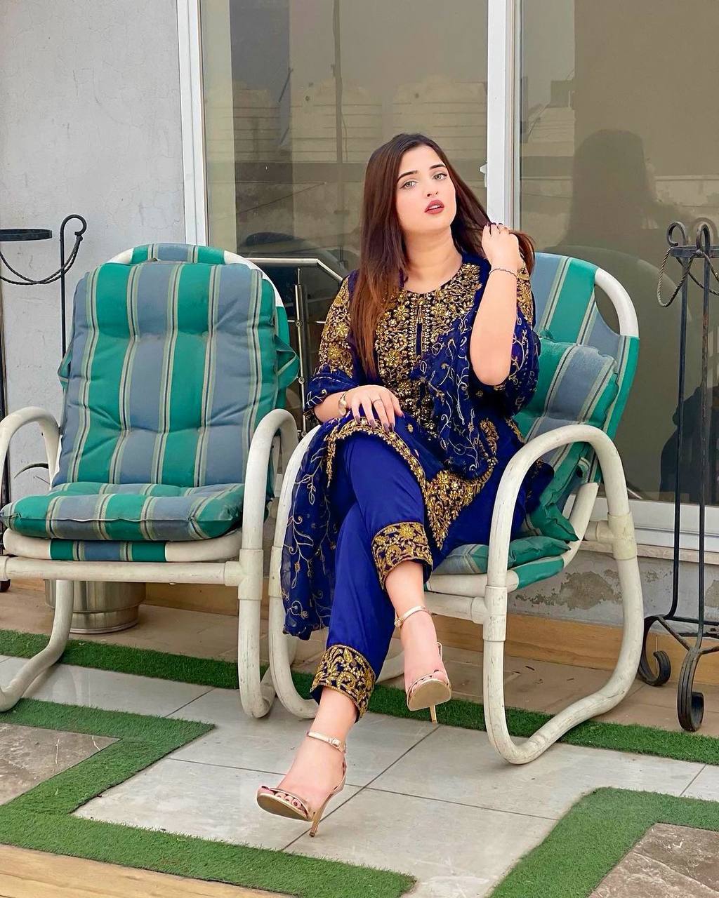 पार्टी वियर लुक डिज़ाइनर टॉप और बॉटम दुपट्टे के साथ