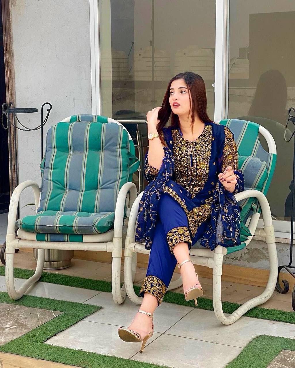 पार्टी वियर लुक डिज़ाइनर टॉप और बॉटम दुपट्टे के साथ