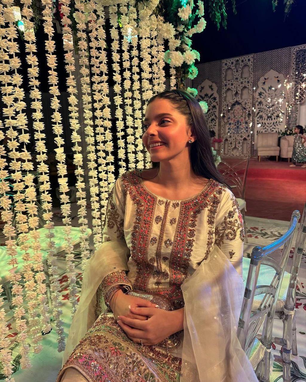 पार्टी वियर लुक डिज़ाइनर टॉप और बॉटम दुपट्टे के साथ