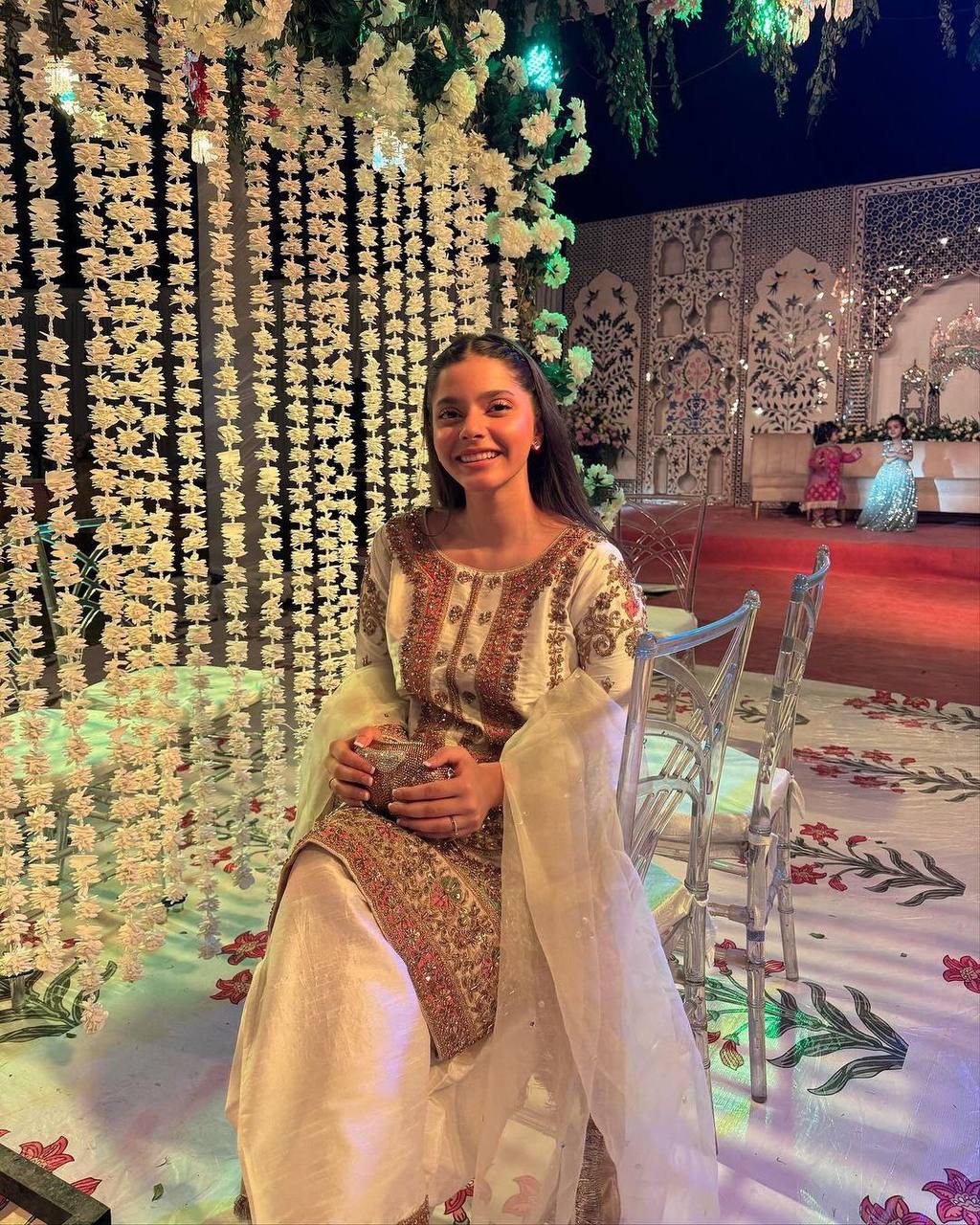 पार्टी वियर लुक डिज़ाइनर टॉप और बॉटम दुपट्टे के साथ