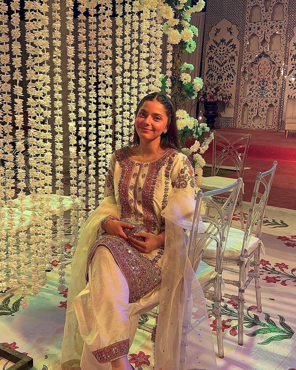 पार्टी वियर लुक डिज़ाइनर टॉप और बॉटम दुपट्टे के साथ