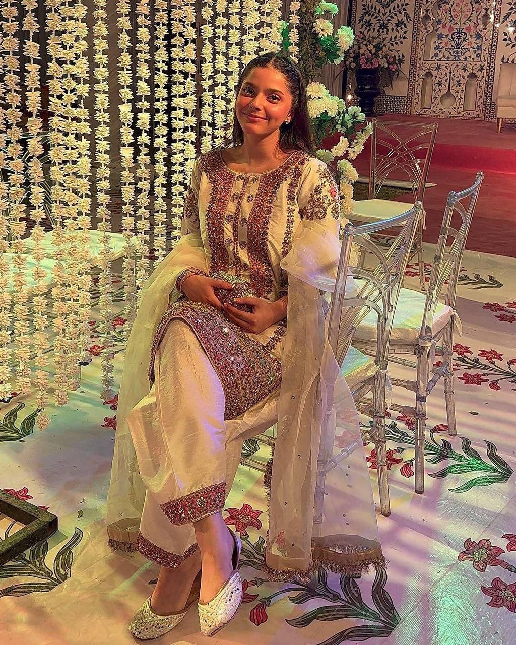 पार्टी वियर लुक डिज़ाइनर टॉप और बॉटम दुपट्टे के साथ