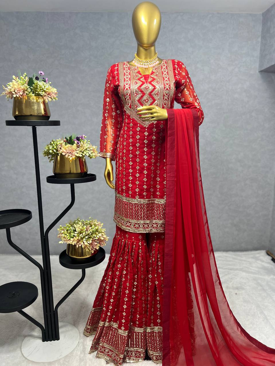 पार्टी वियर डिज़ाइनर टॉप-बॉटम और खूबसूरत दुपट्टा