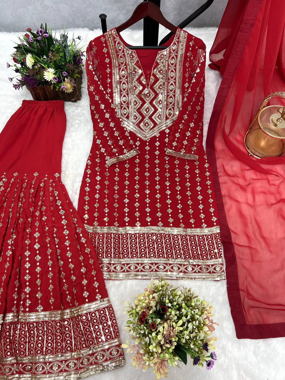 पार्टी वियर डिज़ाइनर टॉप-बॉटम और खूबसूरत दुपट्टा