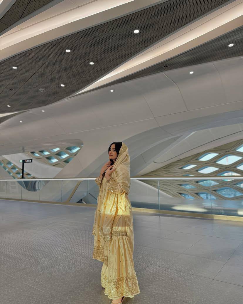 पार्टी वियर लुक डिज़ाइनर टॉप और बॉटम दुपट्टे के साथ