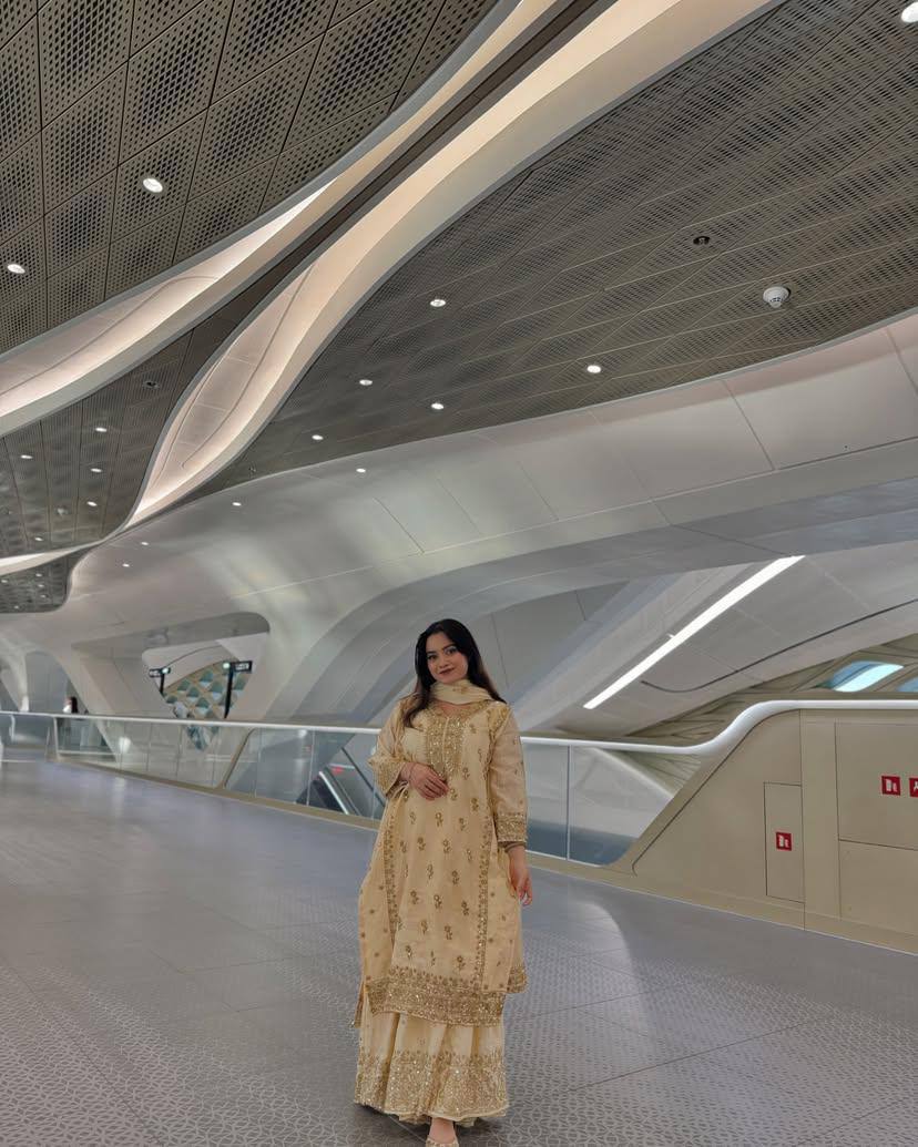 पार्टी वियर लुक डिज़ाइनर टॉप और बॉटम दुपट्टे के साथ