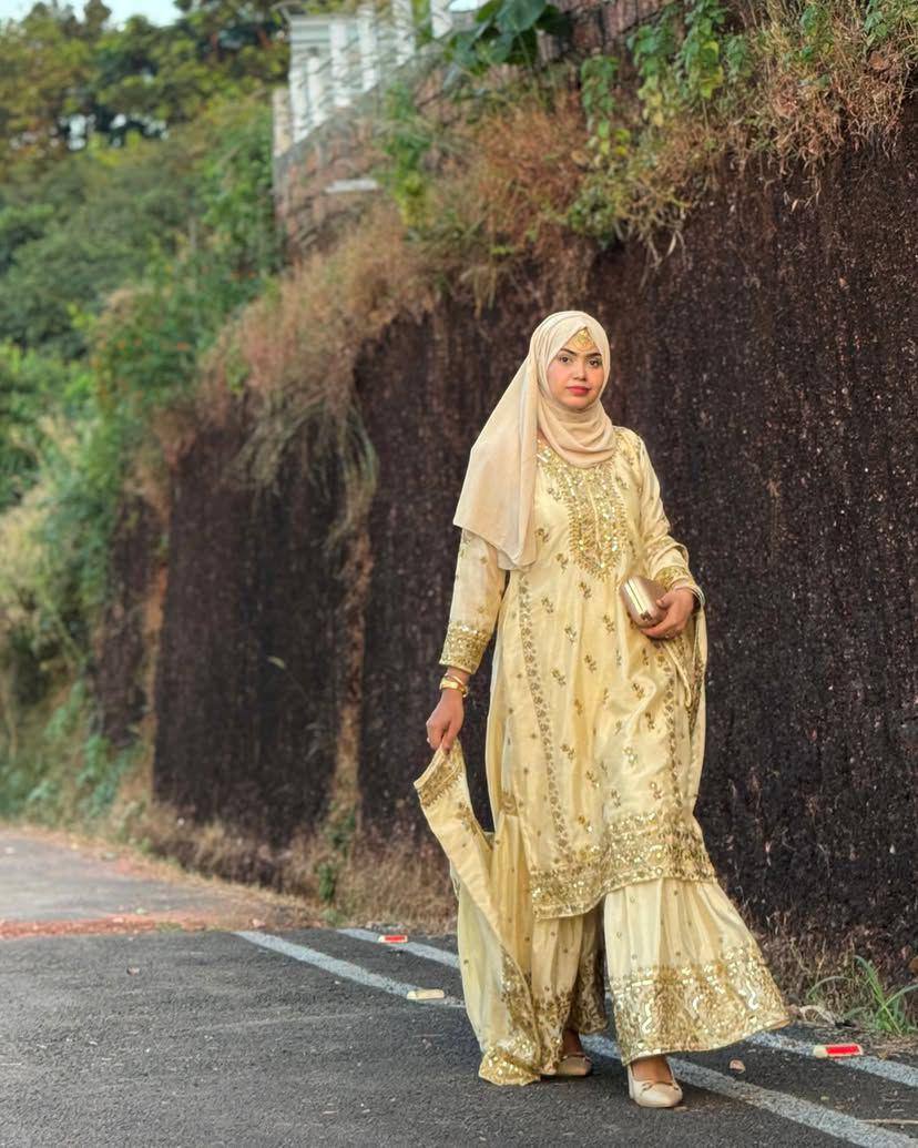 पार्टी वियर लुक डिज़ाइनर टॉप और बॉटम दुपट्टे के साथ